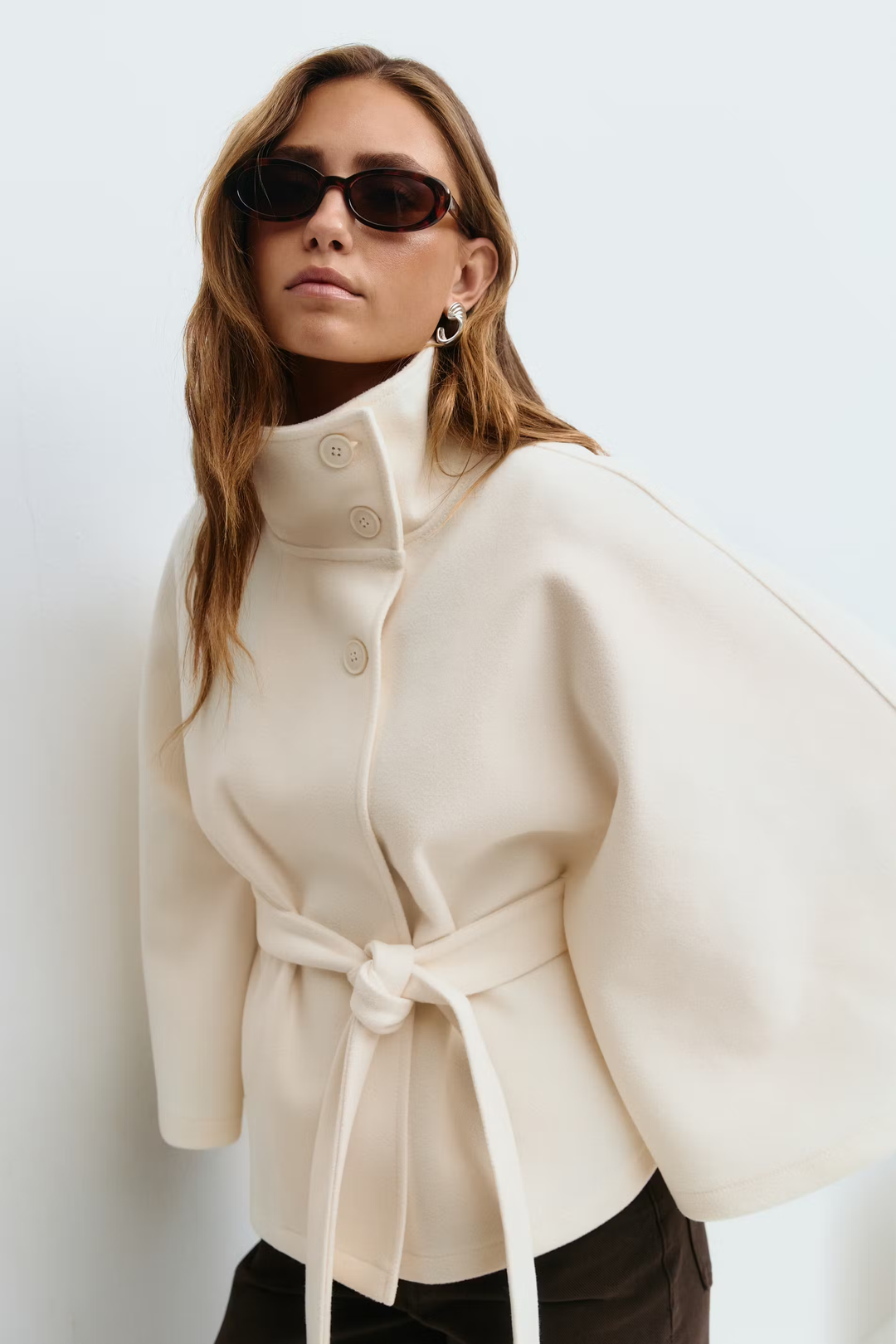 Lyse Paris – Manteau Élégant pour Femmes avec Ceinture et Col Haut
