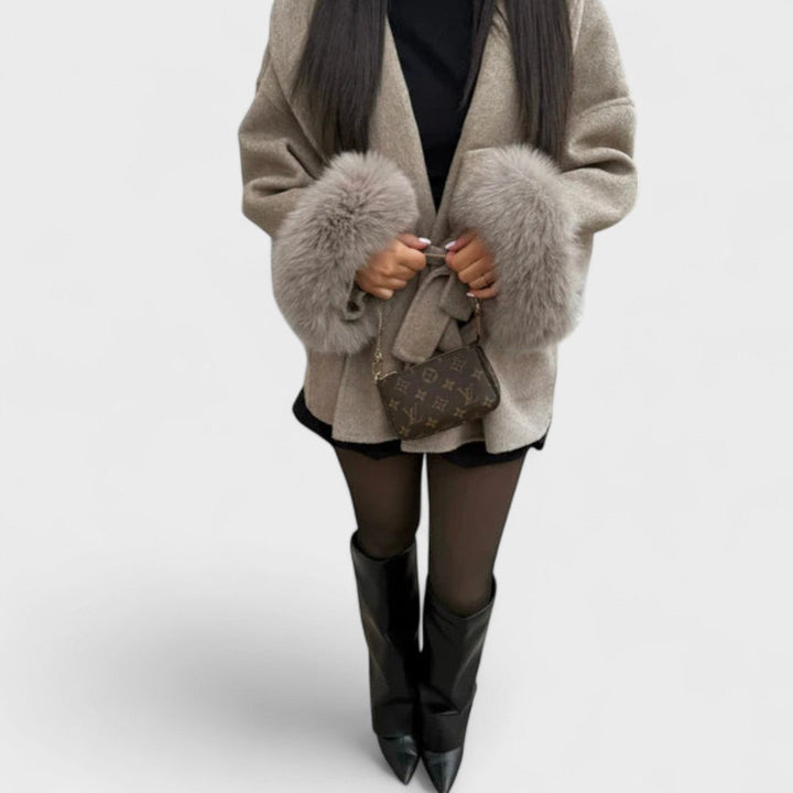 Ivano Milano™ | Cappotto elegante con dettagli in pelliccia ecologica