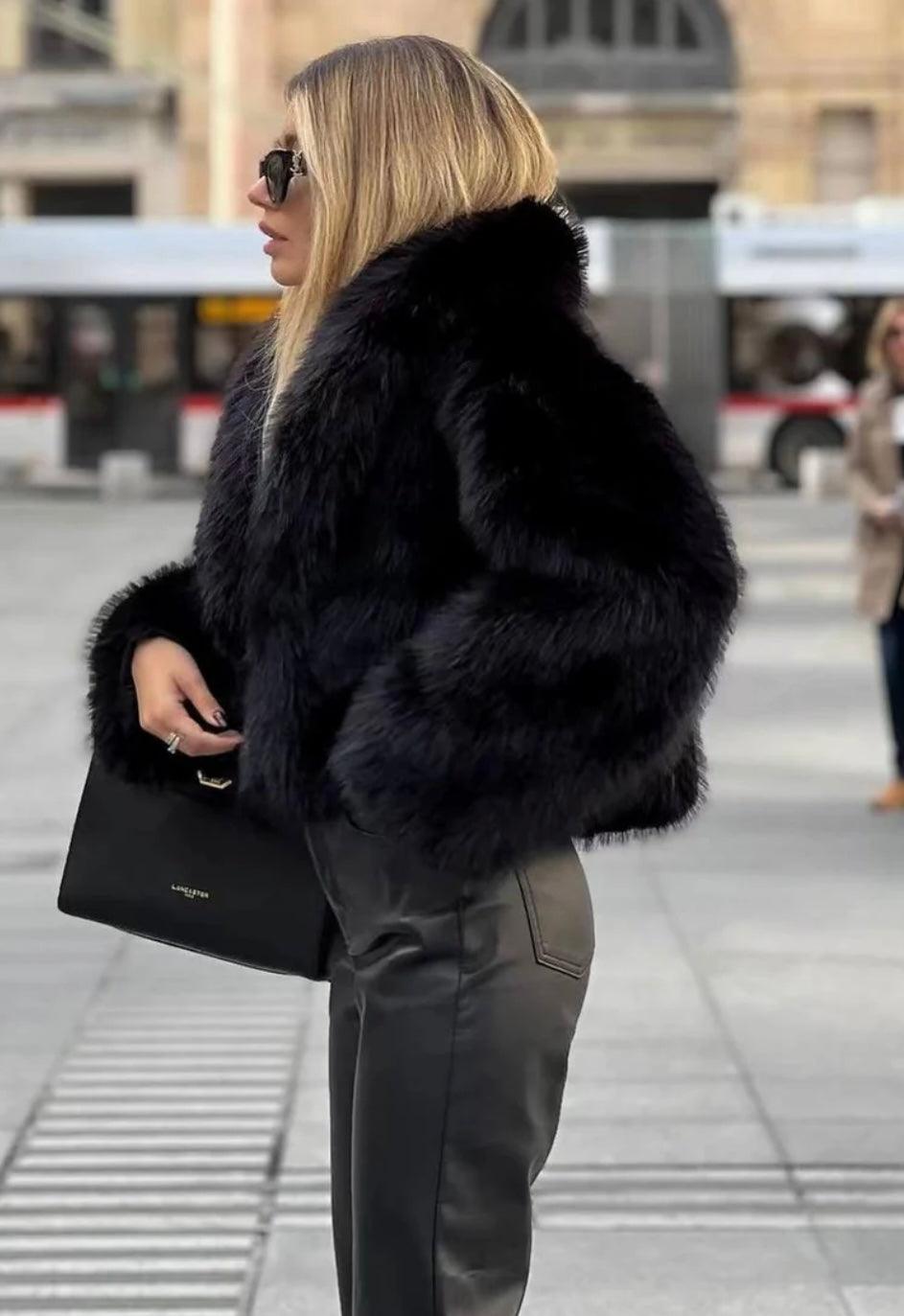 Lyse Paris – Veste en Fourrure Végane Élégante