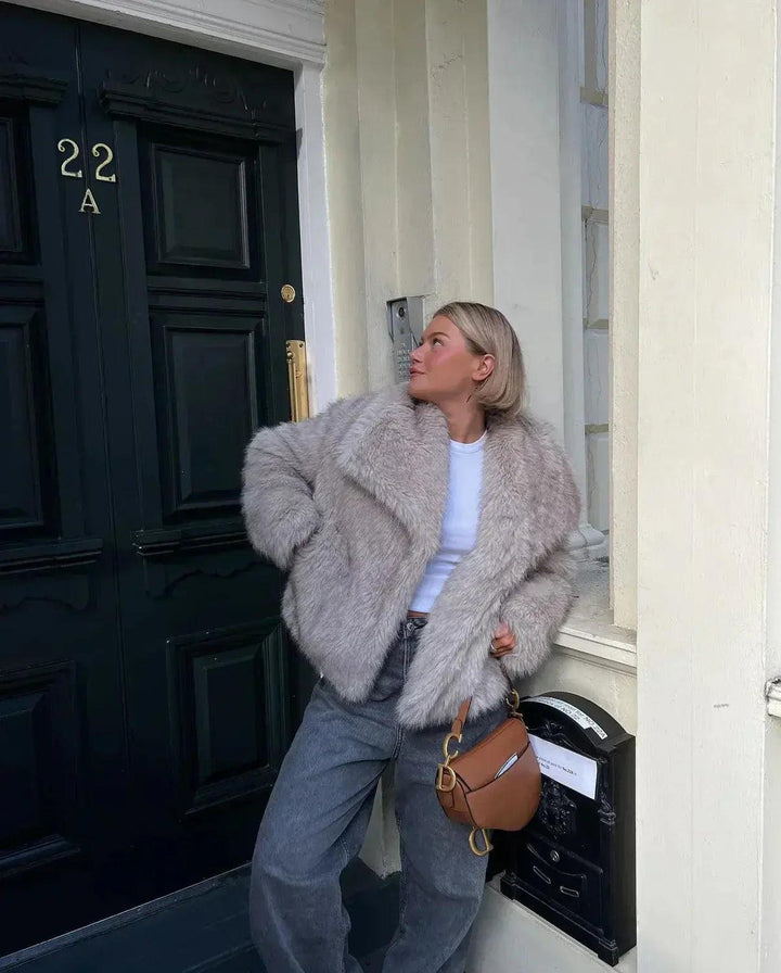 Lyse Paris – Veste en Fourrure Végane Élégante