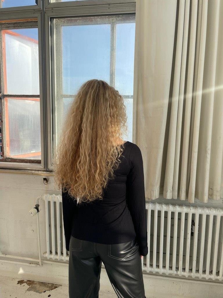 Lyse Paris – Blouse Élégante avec Détail de Nœud