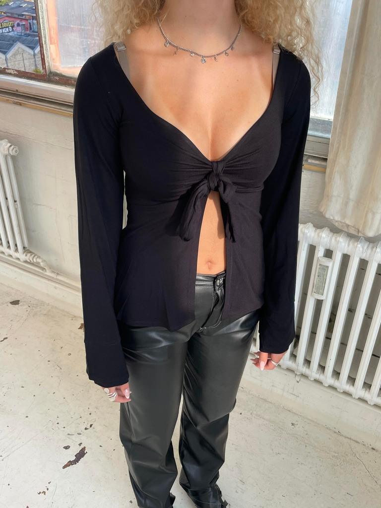 Lyse Paris – Blouse Élégante avec Détail de Nœud