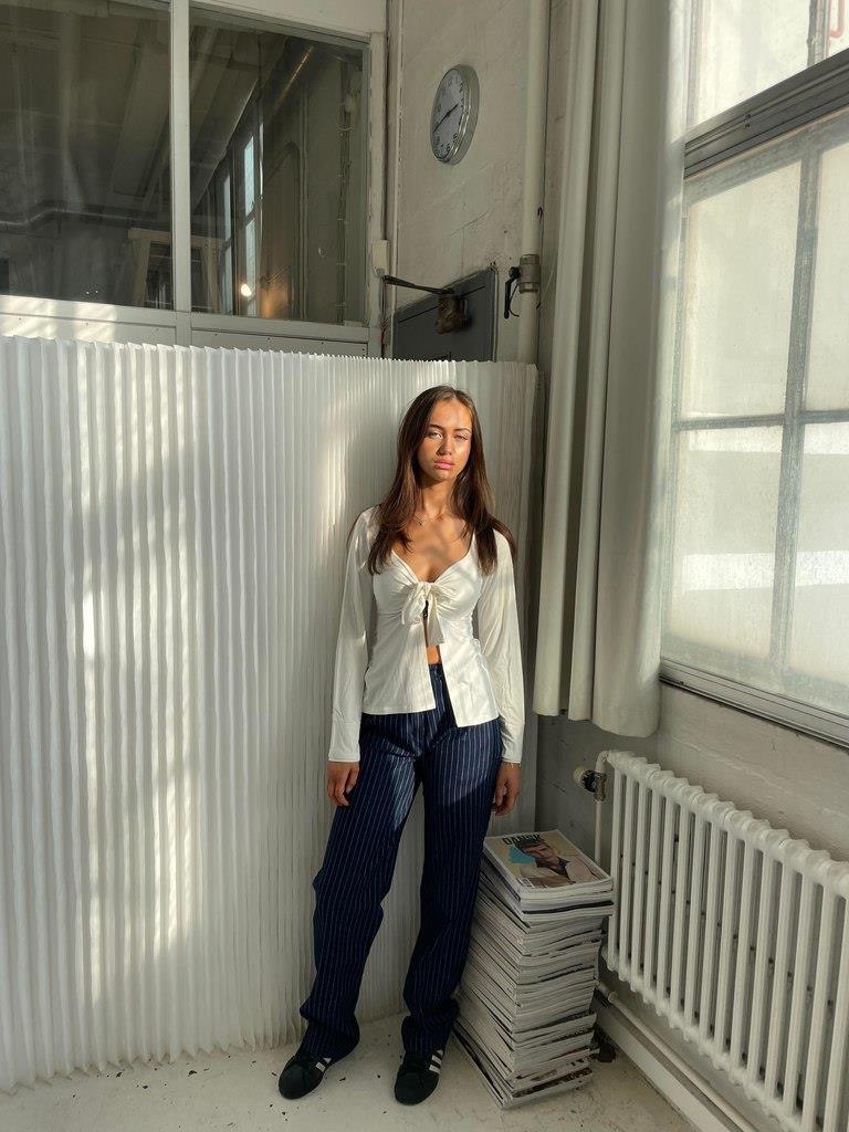 Lyse Paris – Blouse Élégante avec Détail de Nœud